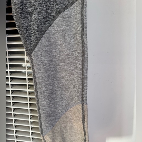ARITZIA The Constant trinity colorblock buttery soft high waist leggings size M - Picture 3 of 4